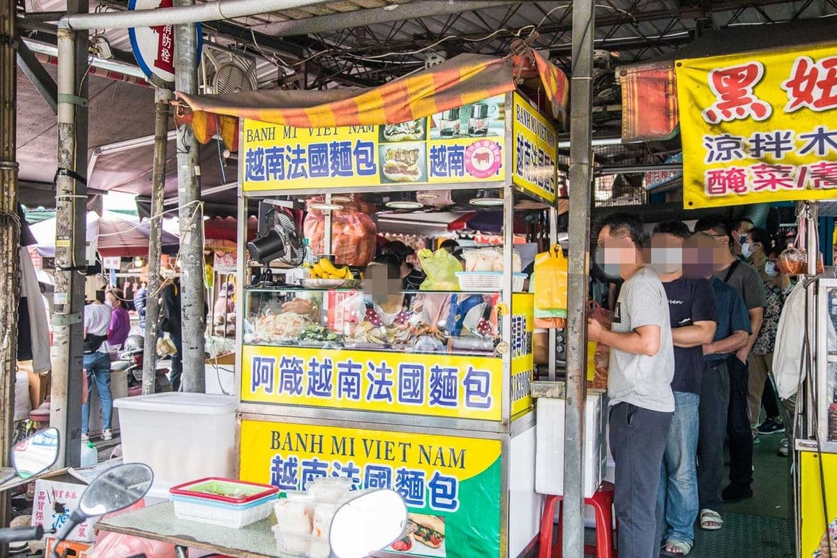 大排長龍也要嗑!桃園最強「越南法國麵包」是這家,爆量醃蘿蔔+肉排超唰嘴 大排長龍也要嗑!桃園最強「越南法國麵包」是這家,爆量醃蘿蔔+肉排超唰嘴