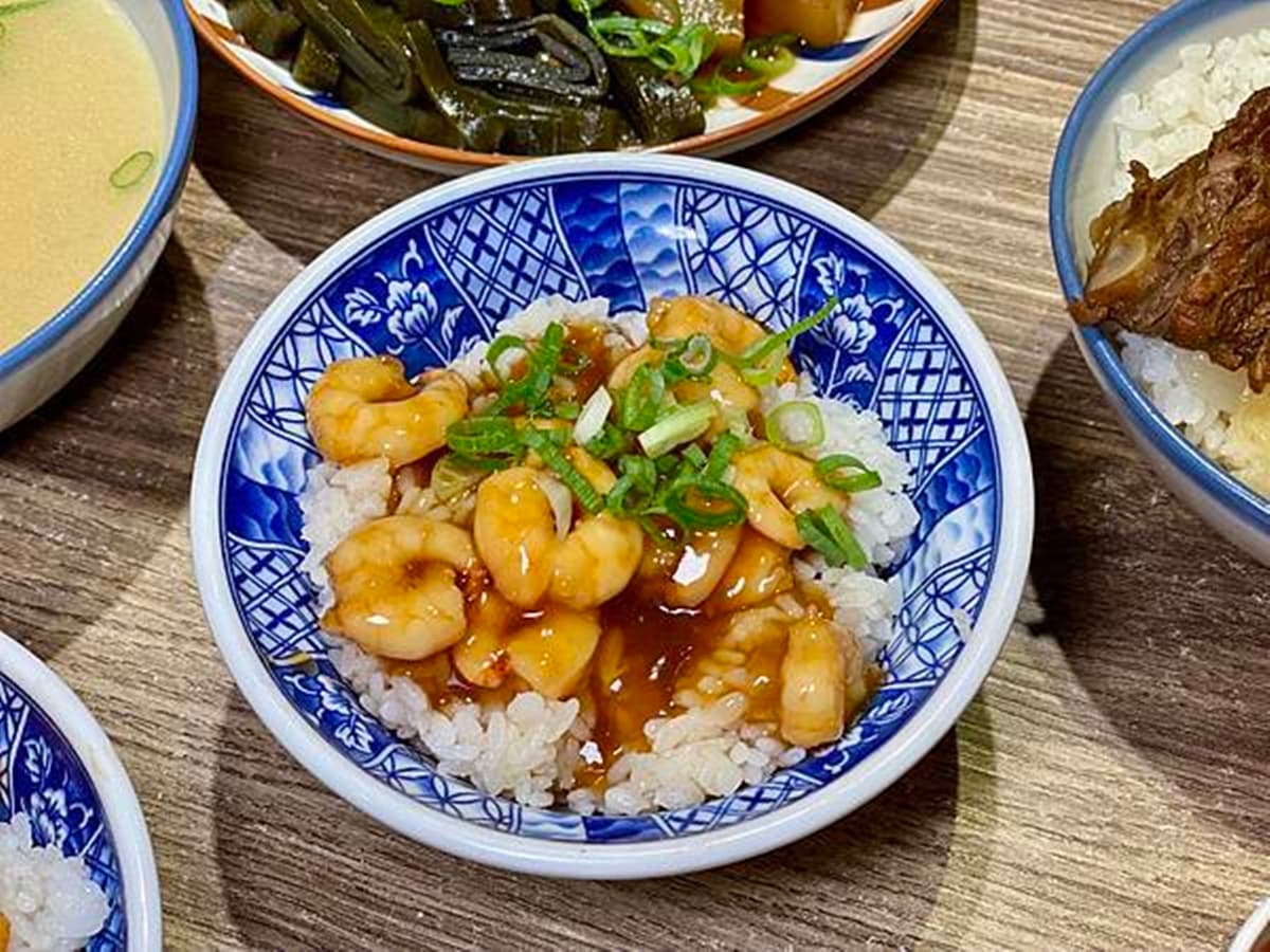 好吃到周董也朝聖!「台北第一蝦仁飯」暴紅吃法必搭半熟蛋,用餐人潮天天滿 好吃到周董也朝聖!「台北第一蝦仁飯」暴紅吃法必搭半熟蛋,用餐人潮天天滿