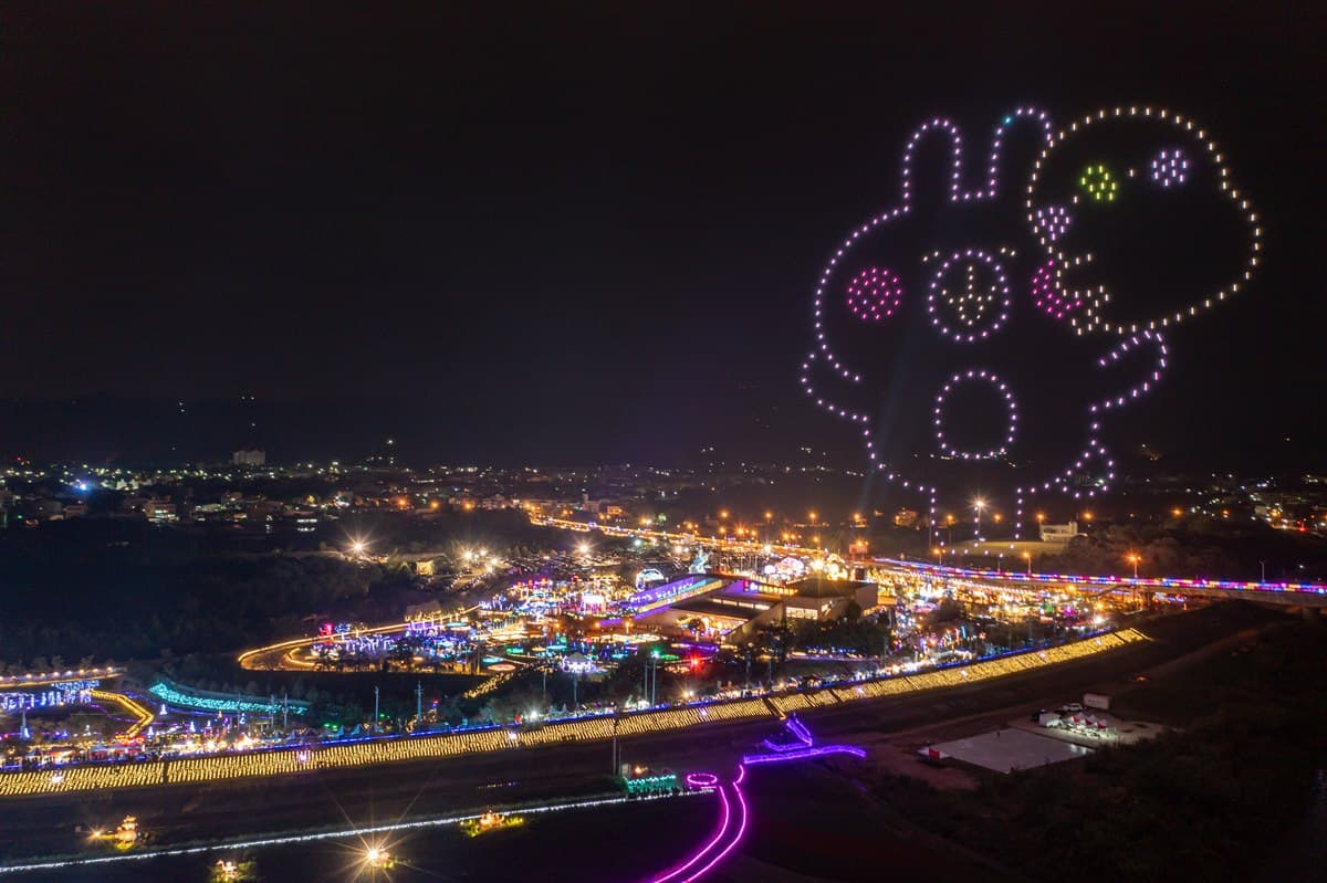 到處都是卡娜赫拉!5大兔年必逛景點:超萌財神爺、夢幻粉色樂園、無人機秀 到處都是卡娜赫拉!5大兔年必逛景點:超萌財神爺、夢幻粉色樂園、無人機秀