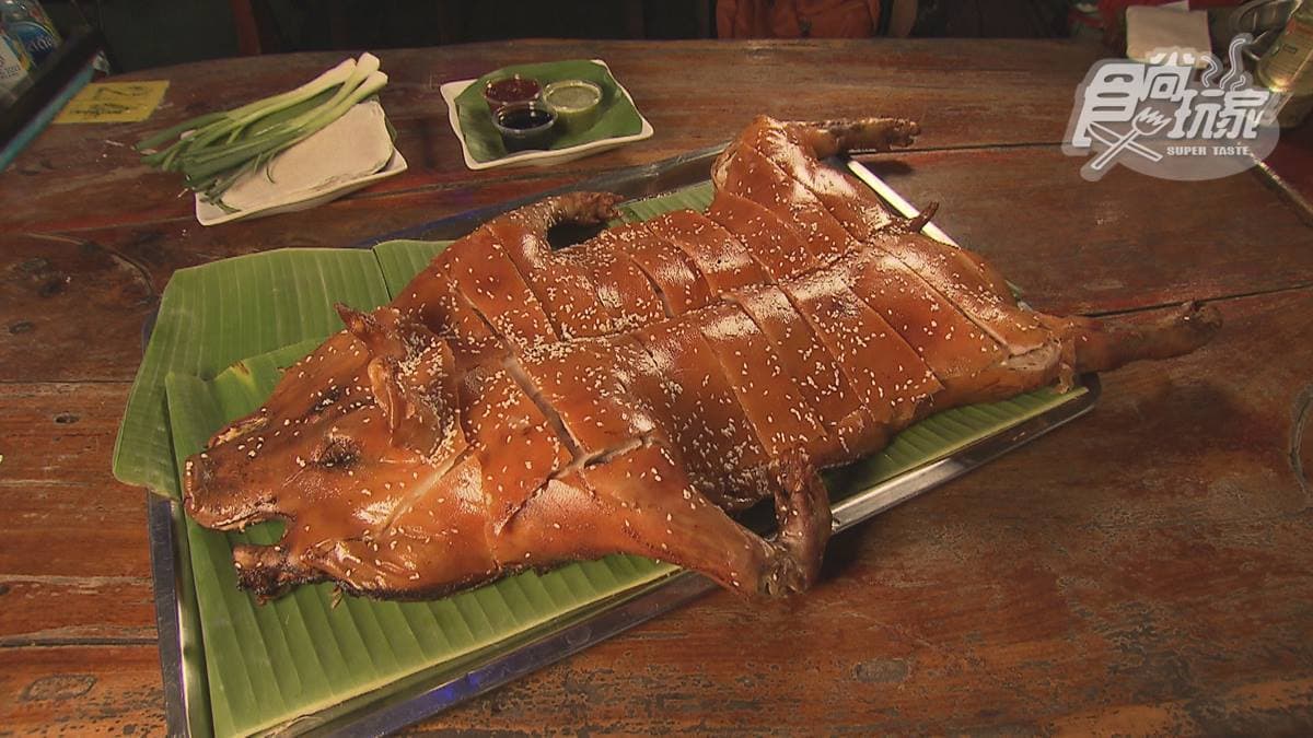 1天賣300隻!薄脆「烤乳豬」藏身釣蝦場,肉質軟嫩一咬噴汁超誘人