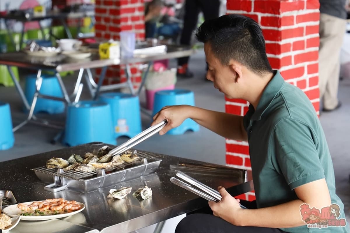 【新開店】200元嗑到痛風!台南「烤蚵吃到飽」限時優惠整單9折,海鮮控吃爆 【新開店】200元嗑到痛風!台南「烤蚵吃到飽」限時優惠整單9折,海鮮控吃爆
