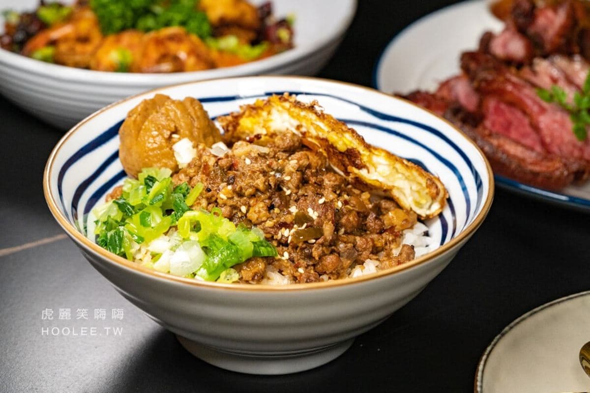 街頭驚見超大金庫!高雄神祕「麻辣肉燥飯」藏身密道餐廳,按密碼才能進入 街頭驚見超大金庫!高雄神祕「麻辣肉燥飯」藏身密道餐廳,按密碼才能進入