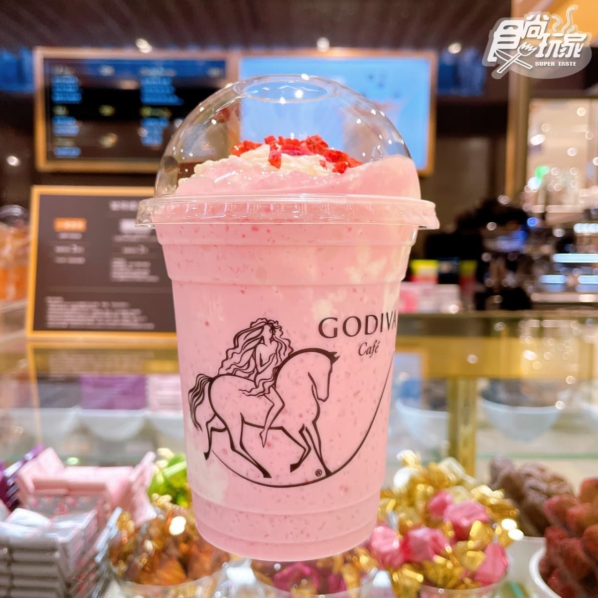 就是明天!GODIVA「草莓巧克力霜淇淋+香濃奶昔」限量開賣,門市資訊一次看 就是明天!GODIVA「草莓巧克力霜淇淋+香濃奶昔」限量開賣,門市資訊一次看