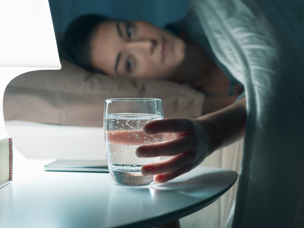 上班族常喝飲水機傷腸胃?8種錯誤喝水習慣你中幾項?小心愈喝愈「不健康」 上班族常喝飲水機傷腸胃?8種錯誤喝水習慣你中幾項?小心愈喝愈「不健康」