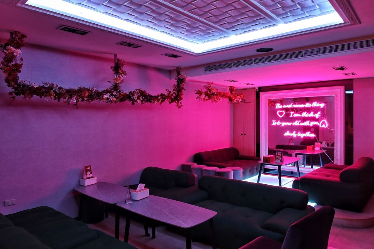 【新開店】情人節打卡必衝!穿婚紗+吃龍蝦1次滿足,全台最狂「網美餐廳」 【新開店】情人節打卡必衝!穿婚紗+吃龍蝦1次滿足,全台最狂「網美餐廳」