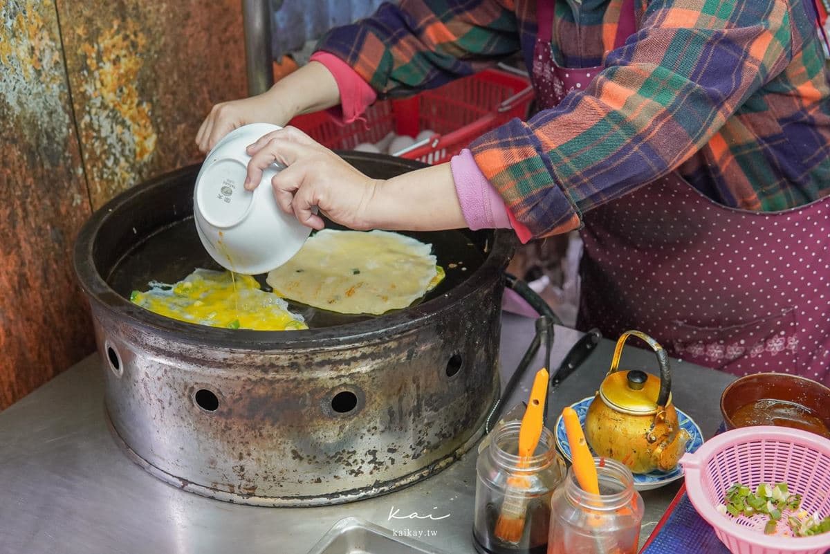 45元飽到抵2餐!爆餡「饅頭夾蛋餅」大到1口咬不下,獨門沙茶蘿蔔一吃上癮 45元飽到抵2餐!爆餡「饅頭夾蛋餅」大到1口咬不下,獨門沙茶蘿蔔一吃上癮