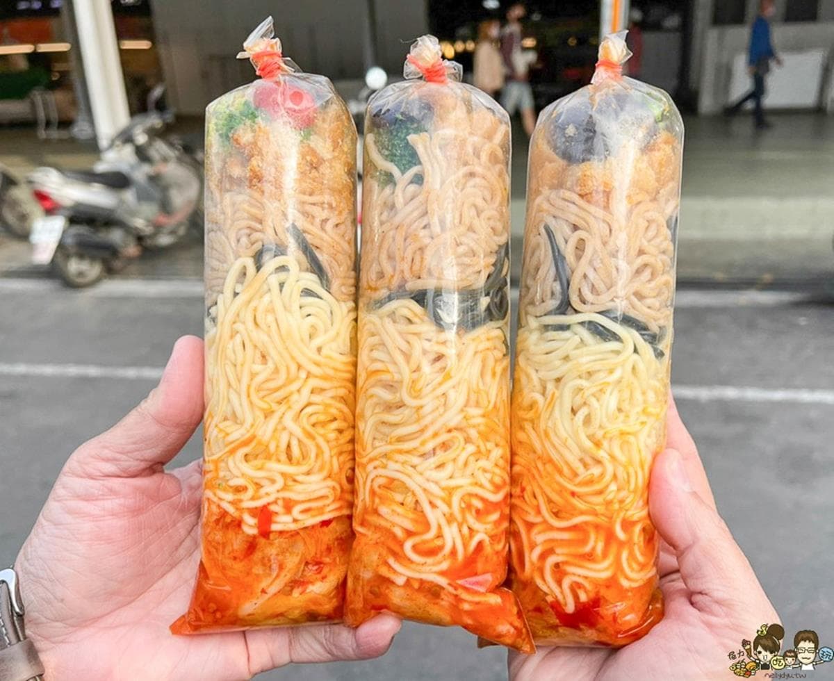 占地萬坪稱霸高雄!「自由黃昏市場」7必吃:夯爆IG長條泡菜麵、蒜香爆漿包 占地萬坪稱霸高雄!「自由黃昏市場」7必吃:夯爆IG長條泡菜麵、蒜香爆漿包
