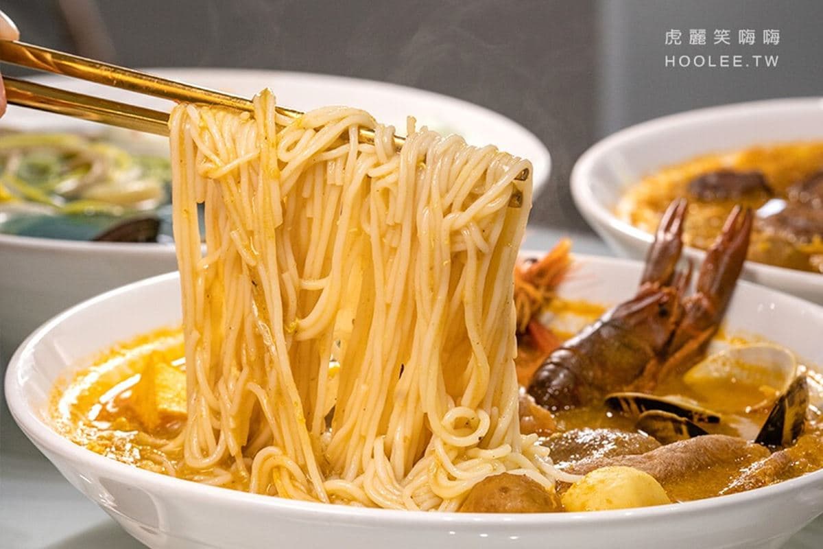 可以吃的藍眼淚?神祕「女巫湯麵」鮑魚、蛤蜊澎派塞滿滿,彩虹麵條超彈牙 可以吃的藍眼淚?神祕「女巫湯麵」鮑魚、蛤蜊澎派塞滿滿,彩虹麵條超彈牙
