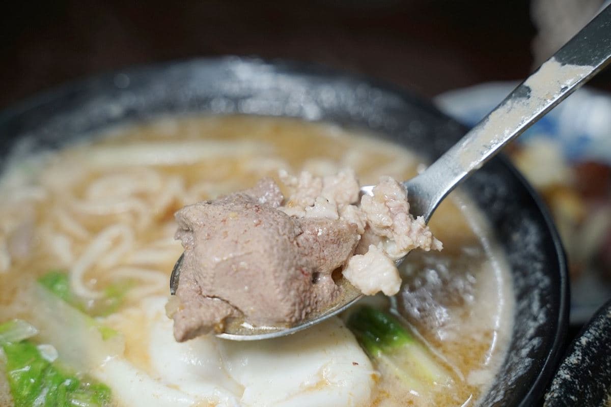 搬3次家老饕依然愛!戲院旁50年「沙茶豬肝粥」來中壢必吃,加半熟蛋更銷魂 搬3次家老饕依然愛!戲院旁50年「沙茶豬肝粥」來中壢必吃,加半熟蛋更銷魂