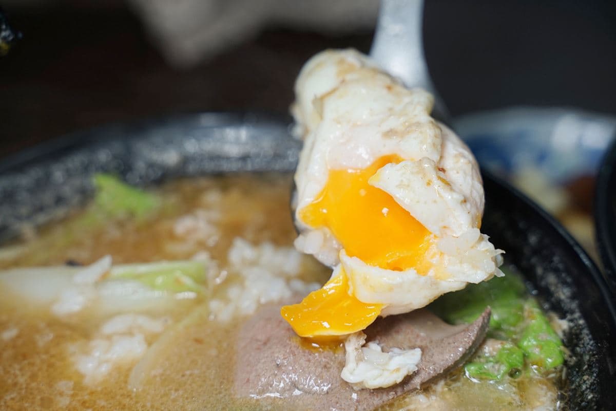 搬3次家老饕依然愛!戲院旁50年「沙茶豬肝粥」來中壢必吃,加半熟蛋更銷魂 搬3次家老饕依然愛!戲院旁50年「沙茶豬肝粥」來中壢必吃,加半熟蛋更銷魂