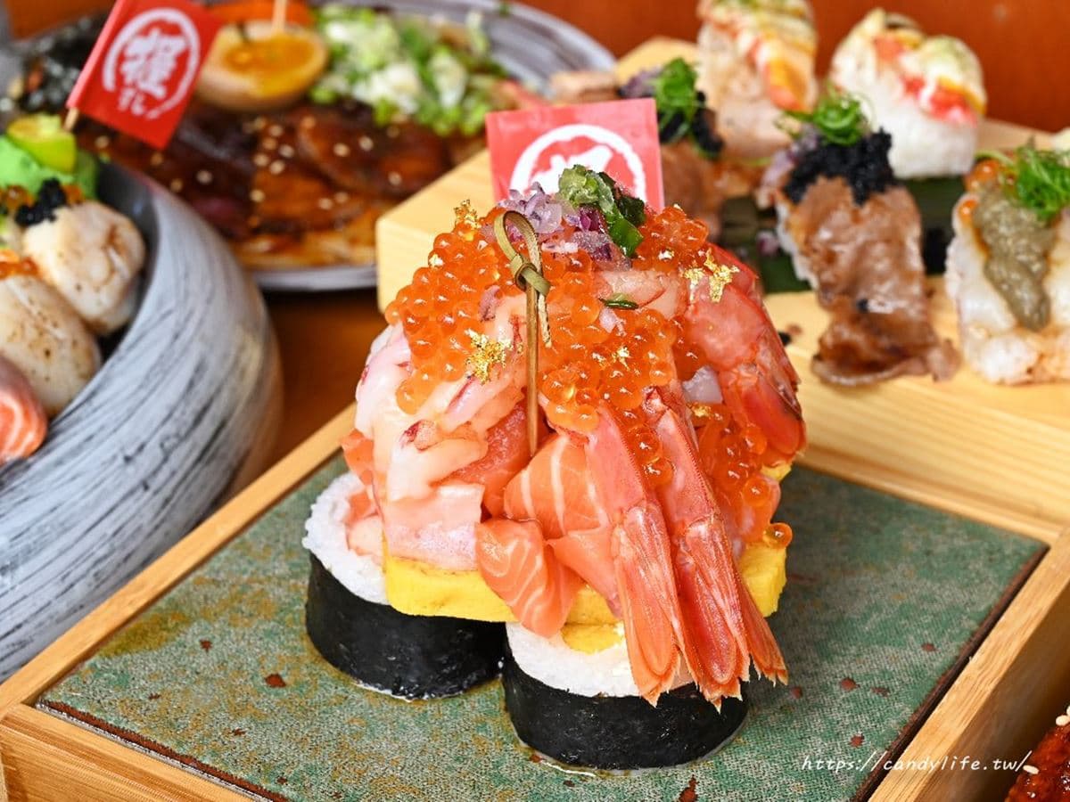 秒飛日本吃壽司!台中最夯「浮誇壽司」超狂給料不手軟,厚切鮭魚一口塞不下 秒飛日本吃壽司!台中最夯「浮誇壽司」超狂給料不手軟,厚切鮭魚一口塞不下