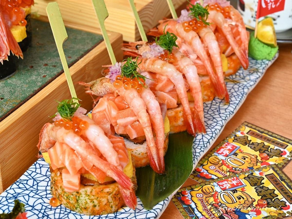 秒飛日本吃壽司!台中最夯「浮誇壽司」超狂給料不手軟,厚切鮭魚一口塞不下 秒飛日本吃壽司!台中最夯「浮誇壽司」超狂給料不手軟,厚切鮭魚一口塞不下