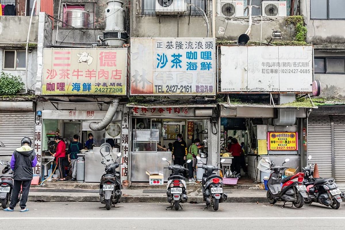 在地老饕認證!正港「基隆炒麵」必吃咖哩+沙茶,Q彈麵條配大塊牛肉最過癮 在地老饕認證!正港「基隆炒麵」必吃咖哩+沙茶,Q彈麵條配大塊牛肉最過癮