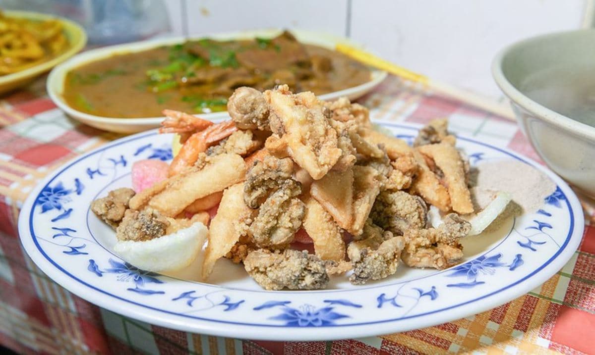 在地老饕認證!正港「基隆炒麵」必吃咖哩+沙茶,Q彈麵條配大塊牛肉最過癮 在地老饕認證!正港「基隆炒麵」必吃咖哩+沙茶,Q彈麵條配大塊牛肉最過癮