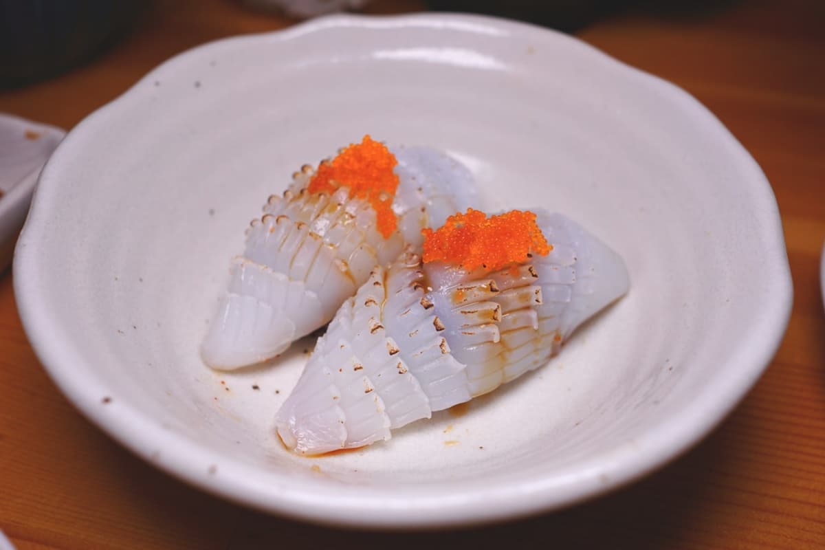 台北最強「高CP值生魚丼」!干貝、花枝滿到看不見飯,省1小時排隊祕技曝 台北最強「高CP值生魚丼」!干貝、花枝滿到看不見飯,省1小時排隊祕技曝