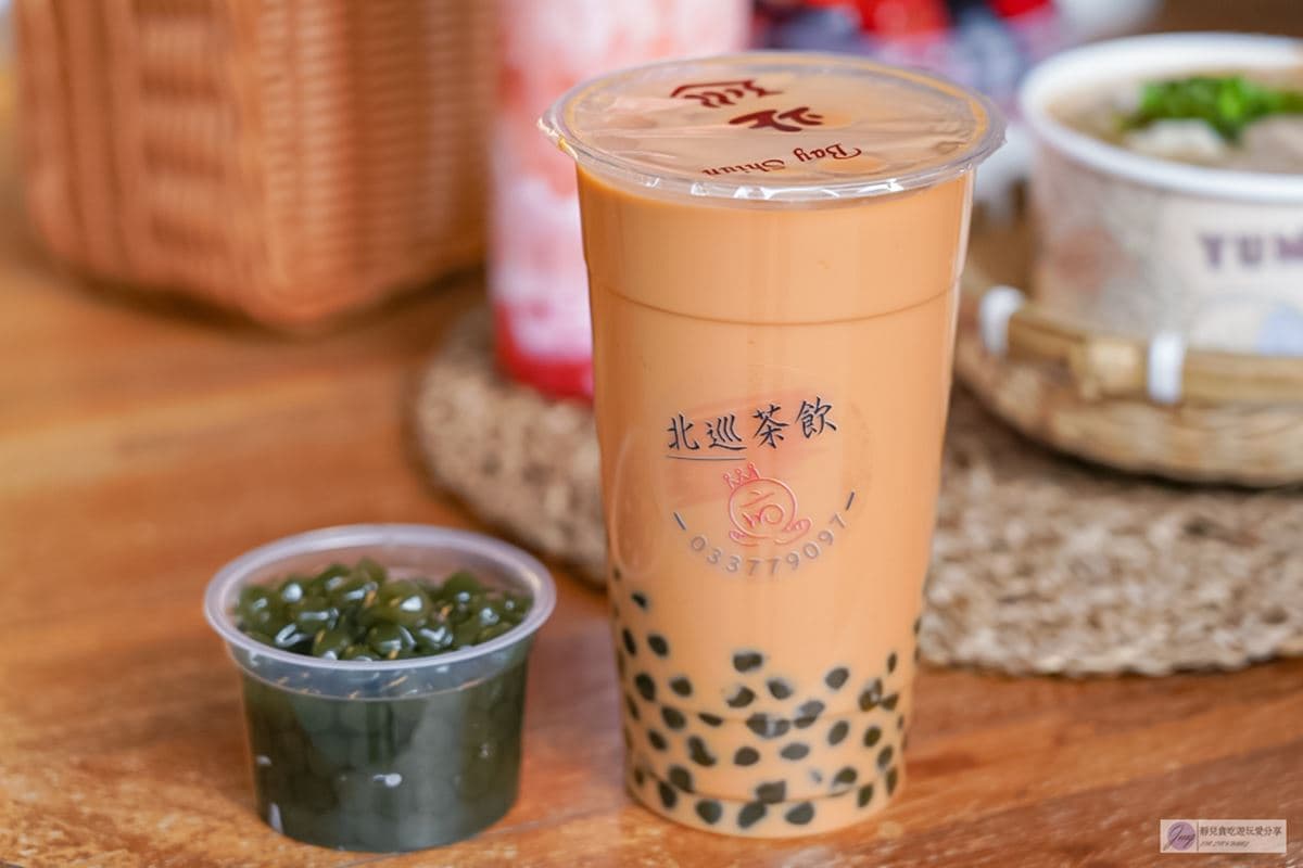 「草仔粿奶茶」免排隊就能喝!超隱密地點曝光,加碼吃限量版滿料四寶麵線 「草仔粿奶茶」免排隊就能喝!超隱密地點曝光,加碼吃限量版滿料四寶麵線