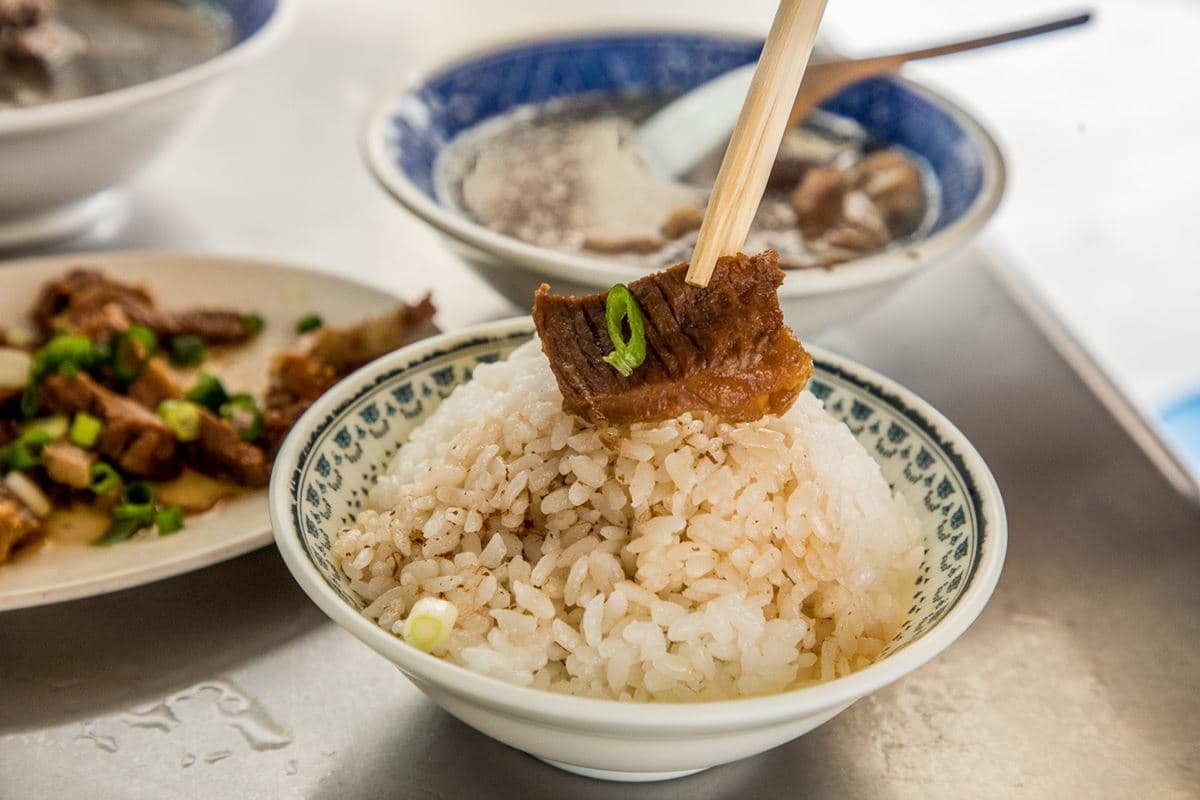 免費加湯喝到飽!老字號「60元牛肉湯」肉量滿滿,腰子湯只賣40元太佛心 免費加湯喝到飽!老字號「60元牛肉湯」肉量滿滿,腰子湯只賣40元太佛心