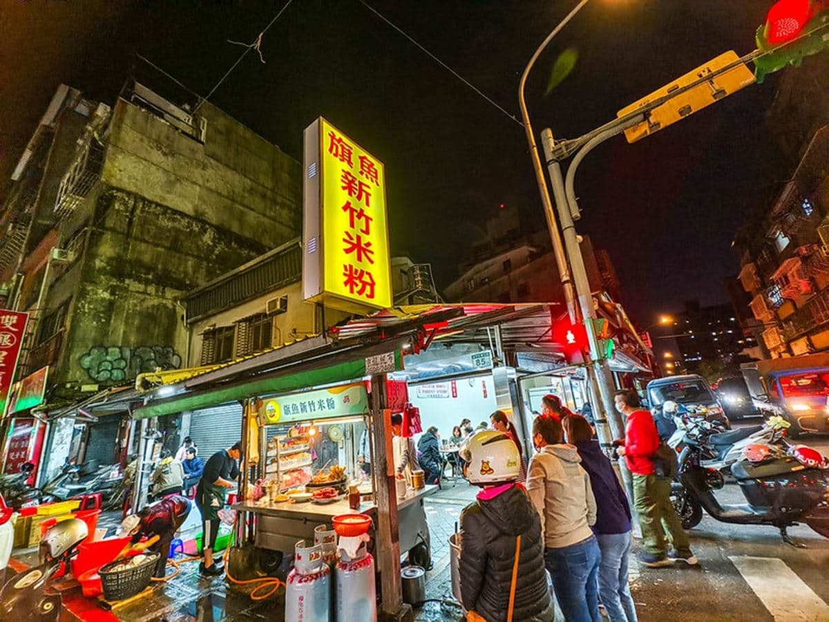 老饕激推「台北最強米粉湯」!藏身夜市在地人超愛,宵夜場到凌晨天天爆滿 老饕激推「台北最強米粉湯」!藏身夜市在地人超愛,宵夜場到凌晨天天爆滿