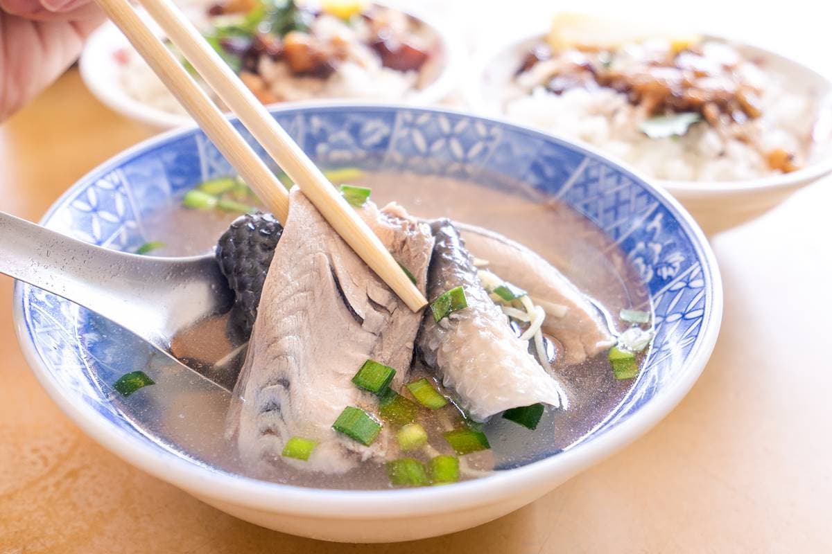 台南人站出來!觀光客才喝牛肉湯?在地人更愛的「隱藏版湯頭」曝光 台南人站出來!觀光客才喝牛肉湯?在地人更愛的「隱藏版湯頭」曝光