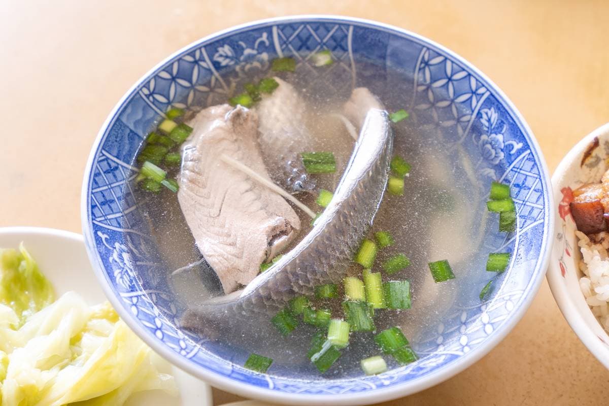 台南人站出來!觀光客才喝牛肉湯?在地人更愛的「隱藏版湯頭」曝光 台南人站出來!觀光客才喝牛肉湯?在地人更愛的「隱藏版湯頭」曝光