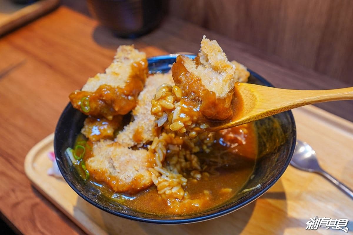台中人不哭!忠孝夜市「最強咖哩」搬新家回歸,牽絲肉丸、爆量肉丼好吃不變 台中人不哭!忠孝夜市「最強咖哩」搬新家回歸,牽絲肉丸、爆量肉丼好吃不變