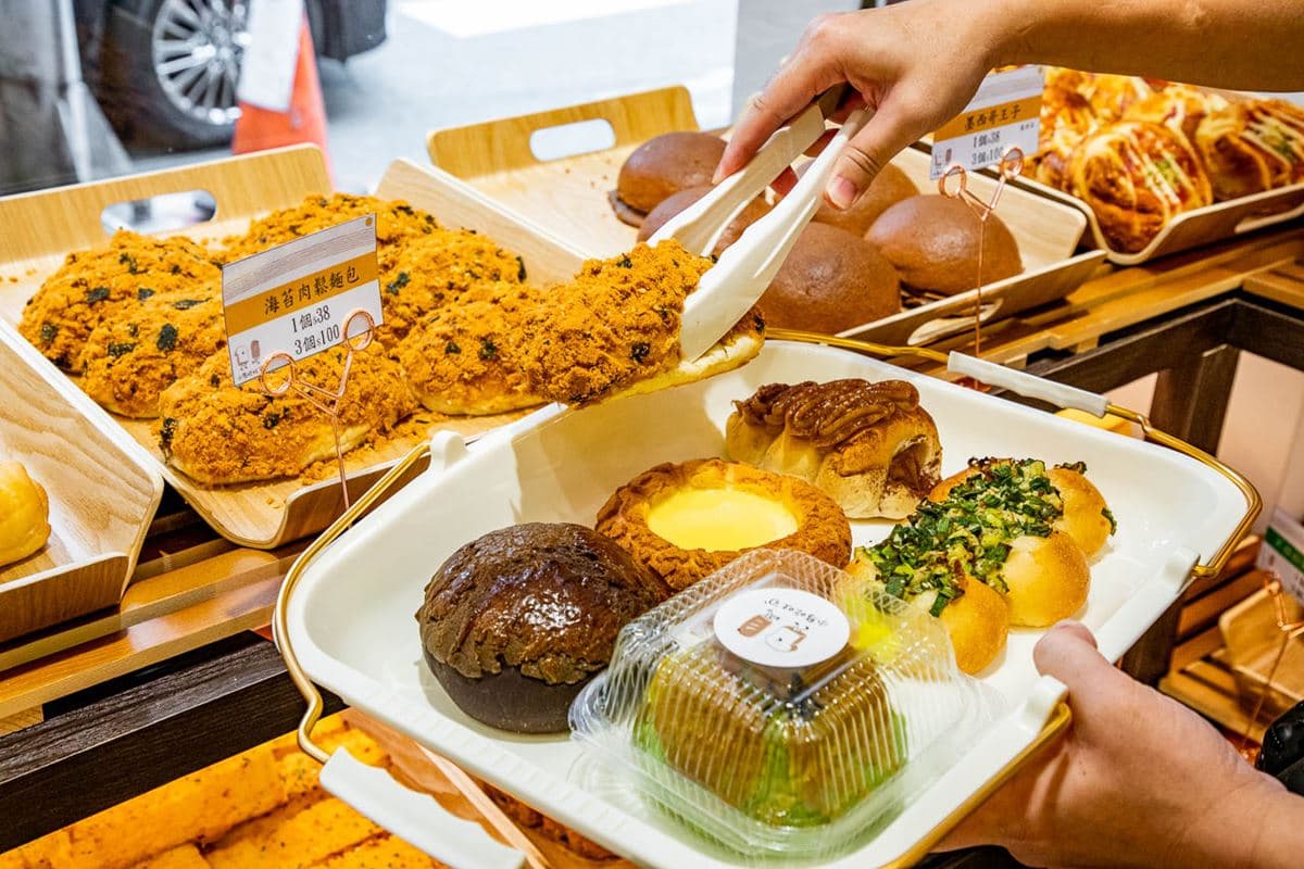 超人氣平價麵包插旗桃園!麵包任選3個100元,消費滿300元再送100元麵包券 超人氣平價麵包插旗桃園!麵包任選3個100元,消費滿300元再送100元麵包券