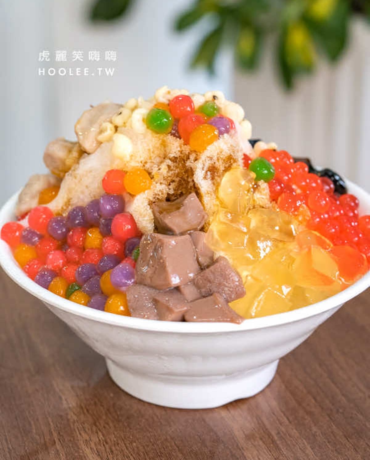 【新開店】鹼粽變身黑糖剉冰!8種料爆疊成山只要55元,古早味四果冰也必點 【新開店】鹼粽變身黑糖剉冰!8種料爆疊成山只要55元,古早味四果冰也必點