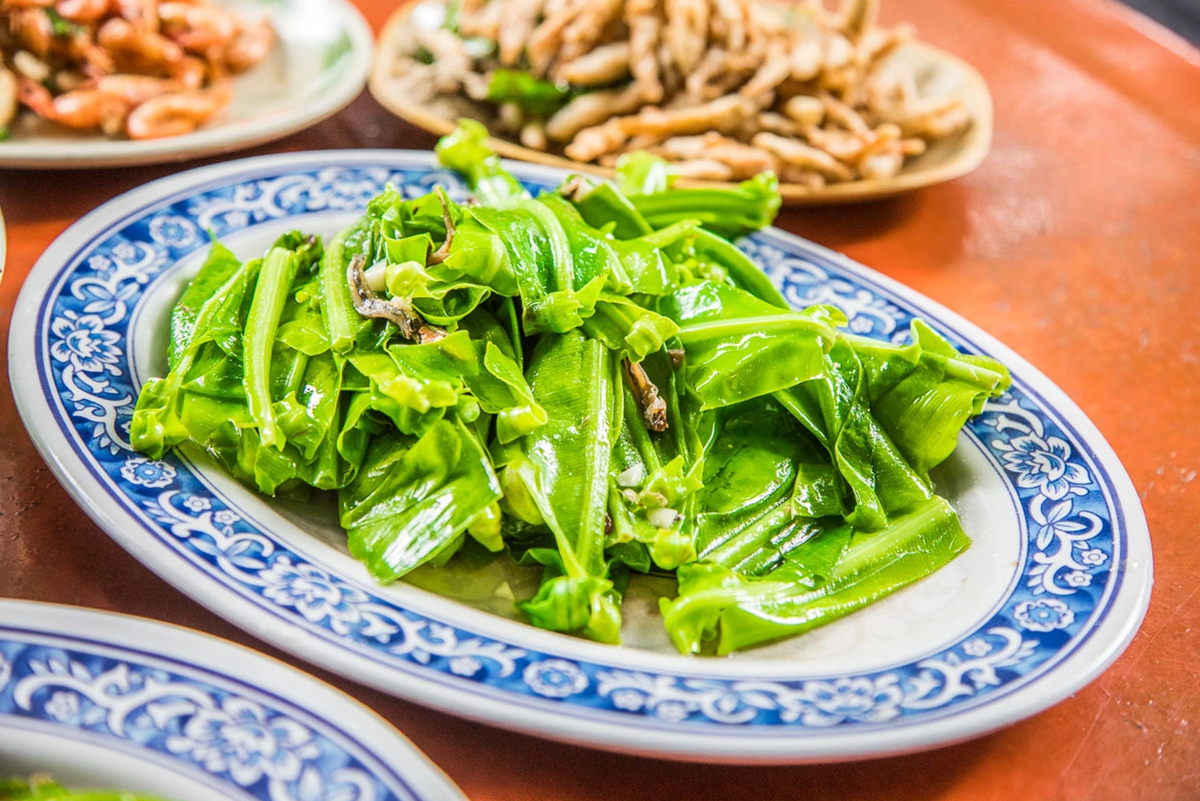 地瓜湯、米粉湯無限吃!陽明山「隱藏版土雞」內行才知,森林浴裡用餐超愜意 地瓜湯、米粉湯無限吃!陽明山「隱藏版土雞」內行才知,森林浴裡用餐超愜意
