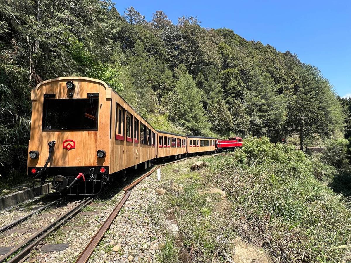 購票追「福森號」阿里山最美車廂!「這4天」試車時間曝光,最快7月起上路 購票追「福森號」阿里山最美車廂!「這4天」試車時間曝光,最快7月起上路