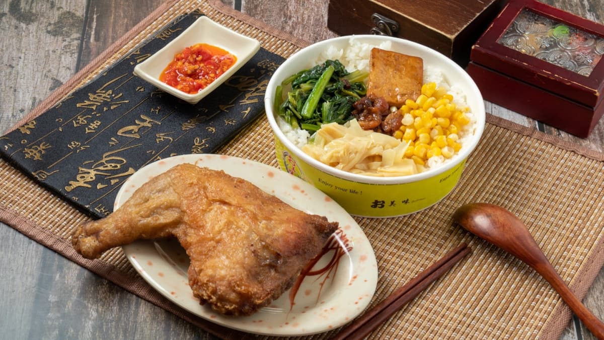 真的只賣130元!桃園超狂「炸全雞便當」+3樣菜,網驚呼:太扯了 真的只賣130元!桃園超狂「炸全雞便當」+3樣菜,網驚呼:太扯了