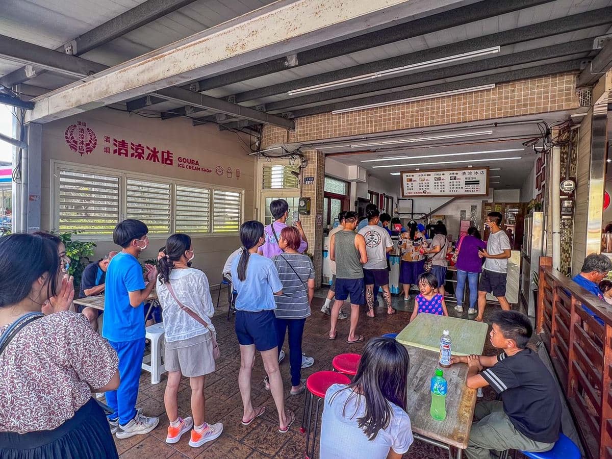 「鄉土版思樂冰」只要20元!50年老牌冰店在地人超愛,冰淇淋三明治整箱搬 「鄉土版思樂冰」只要20元!50年老牌冰店在地人超愛,冰淇淋三明治整箱搬