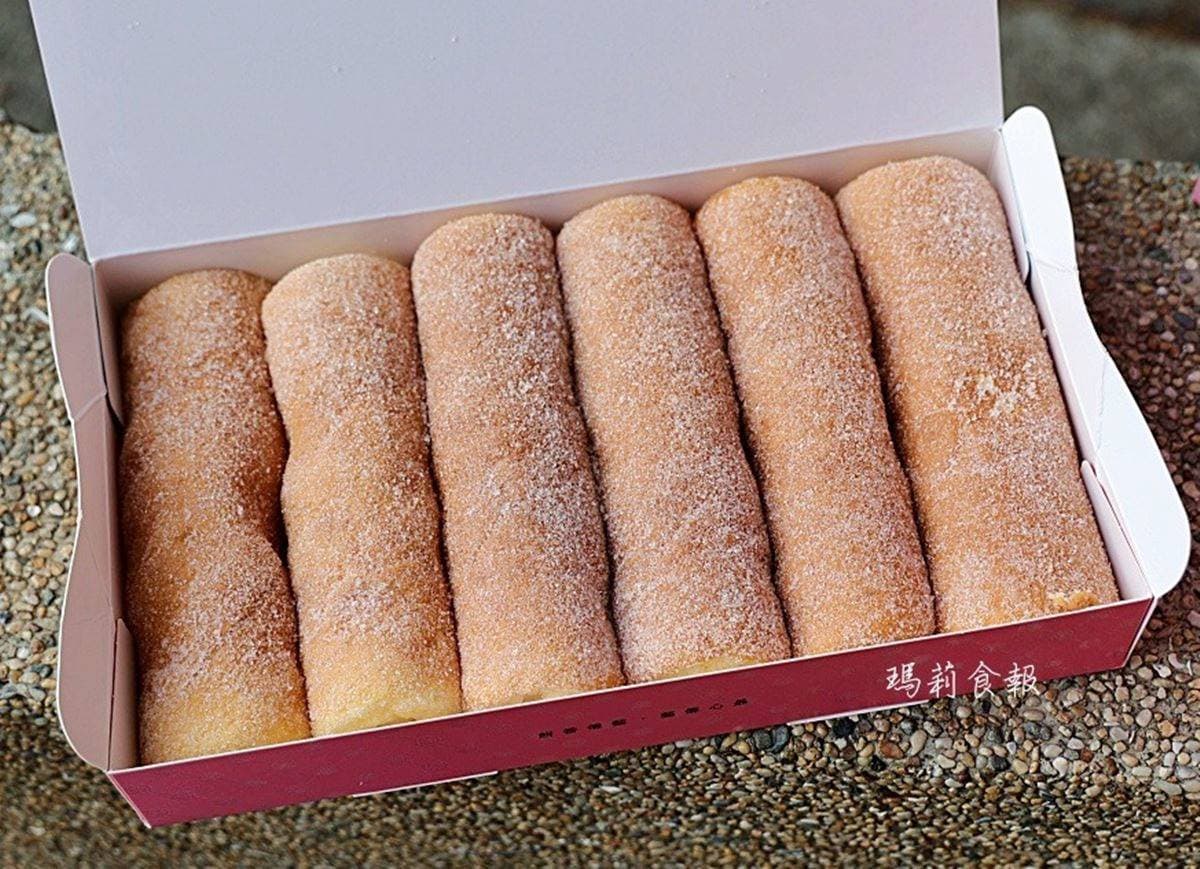 台中必買百年老店伴手禮!鬆軟「古早味蛋糕捲」裹滿糖粒,一咬噴香超療癒 台中必買百年老店伴手禮!鬆軟「古早味蛋糕捲」裹滿糖粒,一咬噴香超療癒