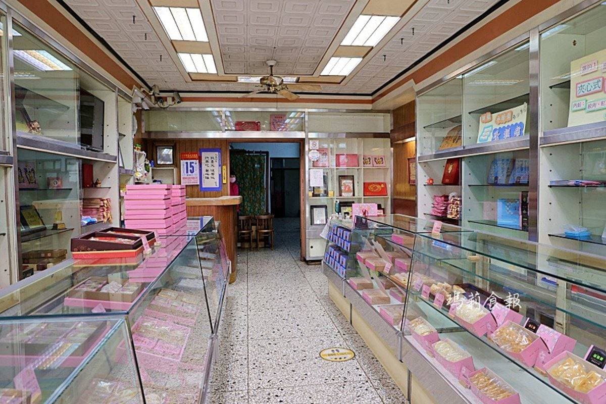 台中必買百年老店伴手禮!鬆軟「古早味蛋糕捲」裹滿糖粒,一咬噴香超療癒 台中必買百年老店伴手禮!鬆軟「古早味蛋糕捲」裹滿糖粒,一咬噴香超療癒