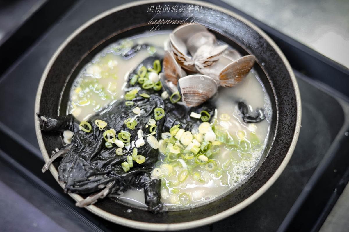 真的吃下去了!部落客帶路吃「巨無霸青蛙拉麵」:蒜香蛙肉有嚼勁、湯頭超鮮 真的吃下去了!部落客帶路吃「巨無霸青蛙拉麵」:蒜香蛙肉有嚼勁、湯頭超鮮
