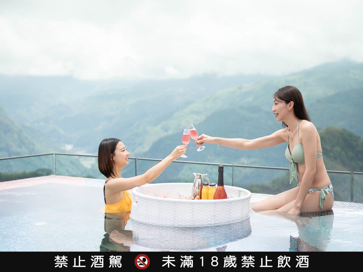 每人才550元!2大全台最美旅宿「漂浮野餐」,無邊際泳池、粉紅氣泡酒可拍 每人才550元!2大全台最美旅宿「漂浮野餐」,無邊際泳池、粉紅氣泡酒可拍