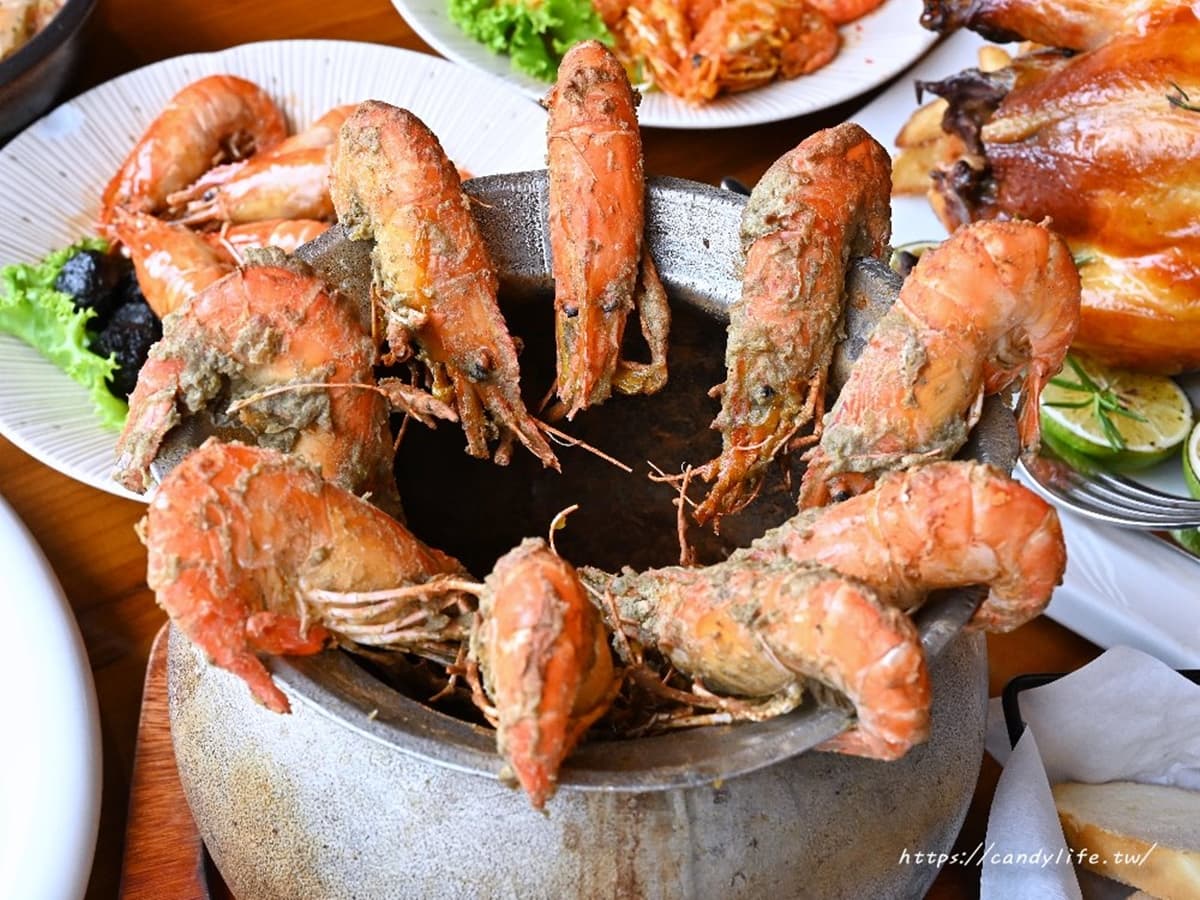 整艘船開進餐廳!台中超狂「全蝦宴」一次爽吃6種蝦,黃金烤雞預訂再享85折 整艘船開進餐廳!台中超狂「全蝦宴」一次爽吃6種蝦,黃金烤雞預訂再享85折