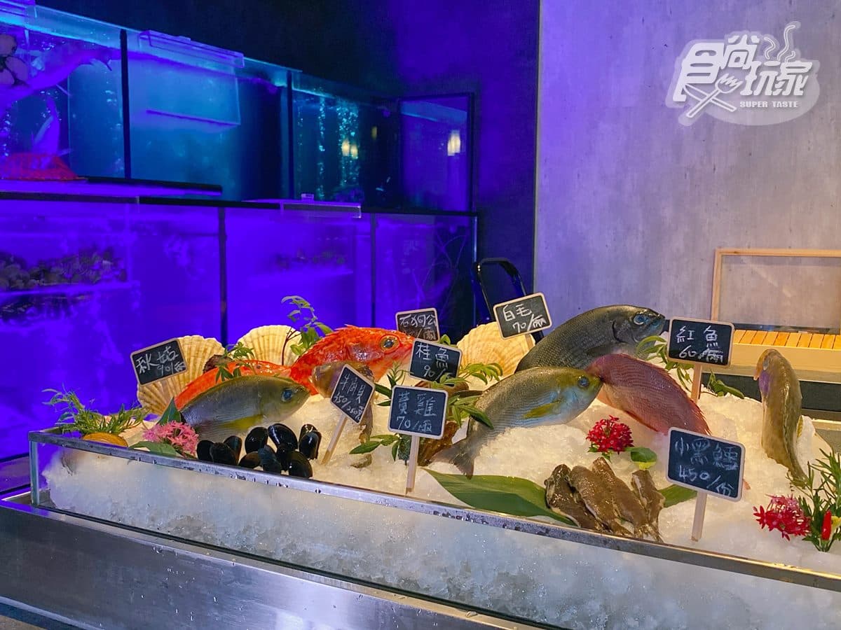 【新開店】全台最狂海產店!大面水族牆現撈帝王蟹,浮誇版米粉湯吃爆量海鮮 【新開店】全台最狂海產店!大面水族牆現撈帝王蟹,浮誇版米粉湯吃爆量海鮮