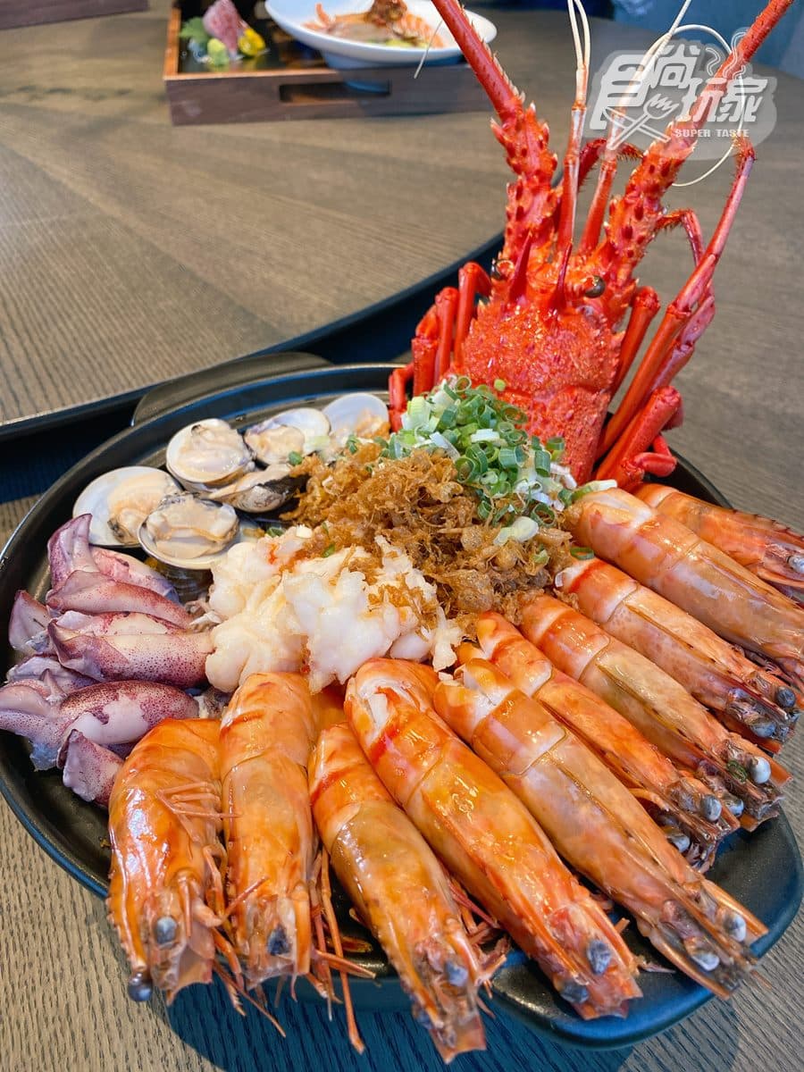【新開店】全台最狂海產店!大面水族牆現撈帝王蟹,浮誇版米粉湯吃爆量海鮮 【新開店】全台最狂海產店!大面水族牆現撈帝王蟹,浮誇版米粉湯吃爆量海鮮