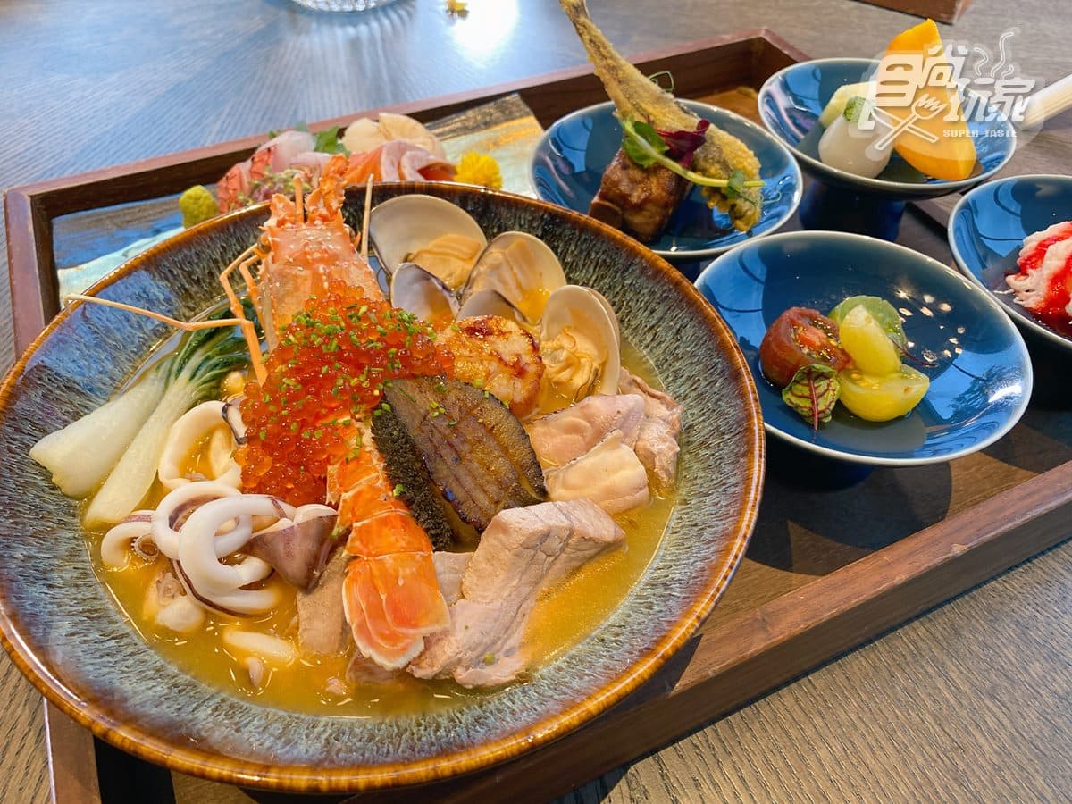 【新開店】全台最狂海產店!大面水族牆現撈帝王蟹,浮誇版米粉湯吃爆量海鮮 【新開店】全台最狂海產店!大面水族牆現撈帝王蟹,浮誇版米粉湯吃爆量海鮮