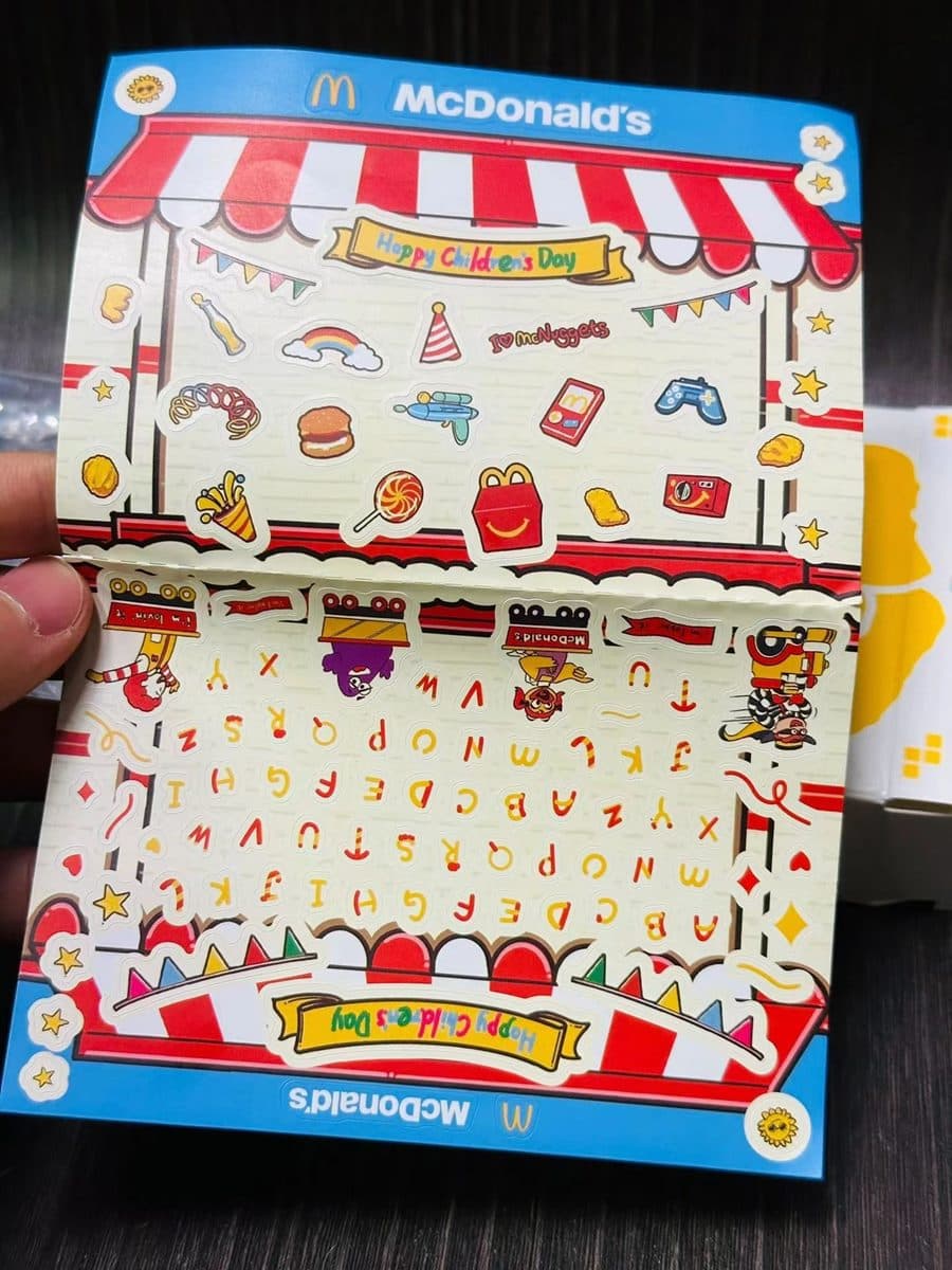 麥當勞超狂「麥克鷄塊遊戲機」!加價130元就入手,還附雞塊盒包裝和側背袋 麥當勞超狂「麥克鷄塊遊戲機」!加價130元就入手,還附雞塊盒包裝和側背袋