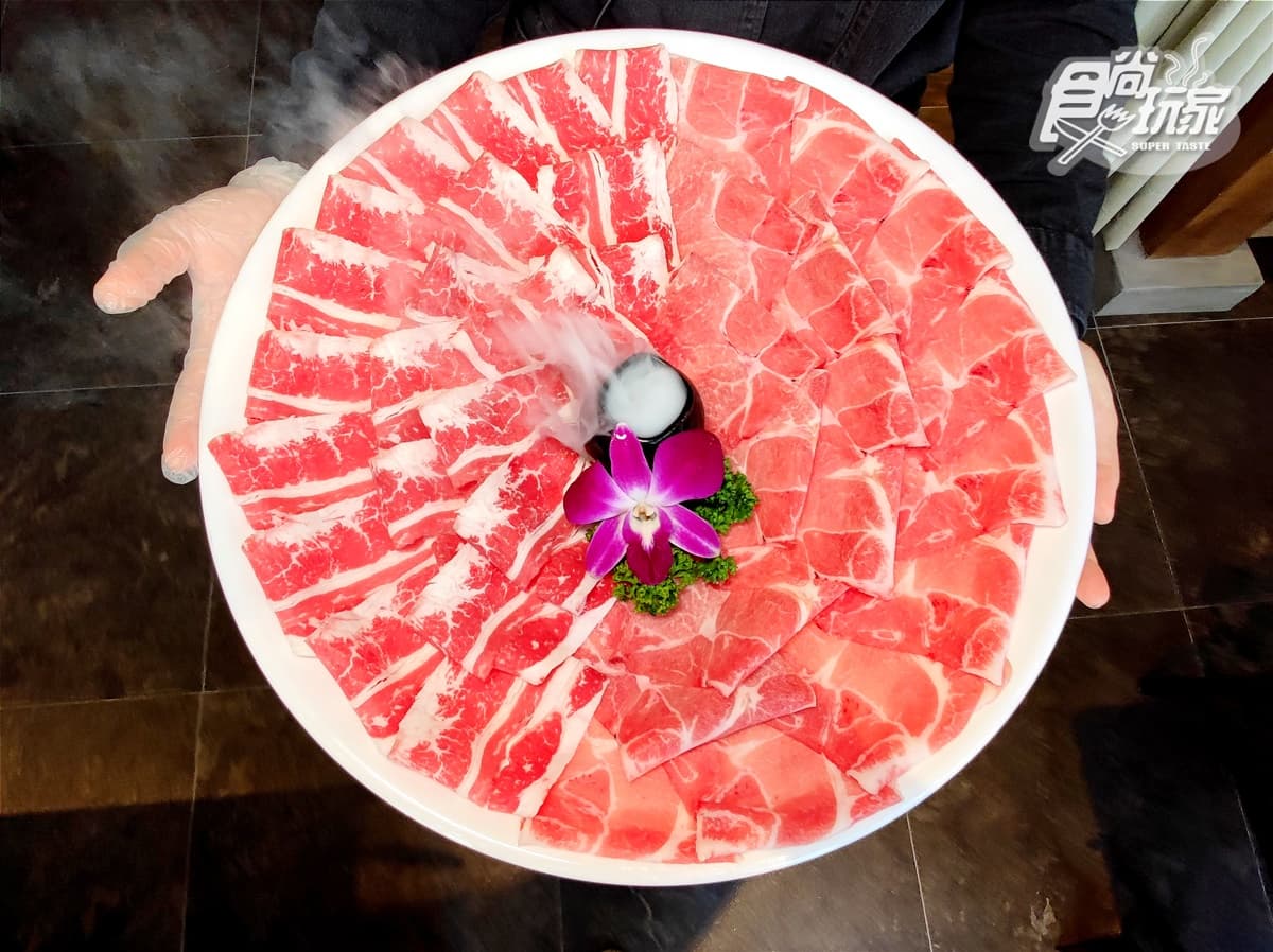 【食尚夯人物】湯底失敗200次才成功!台灣首家泰式麻辣鍋,揭密老闆獨門美味 【食尚夯人物】湯底失敗200次才成功!台灣首家泰式麻辣鍋,揭密老闆獨門美味
