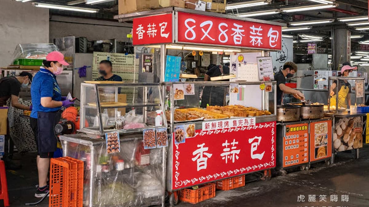 市場婆媽排隊搶買!現烤「香蒜爆乳包」晚來買不到,鹹甜芋泥口味也唰嘴 市場婆媽排隊搶買!現烤「香蒜爆乳包」晚來買不到,鹹甜芋泥口味也唰嘴
