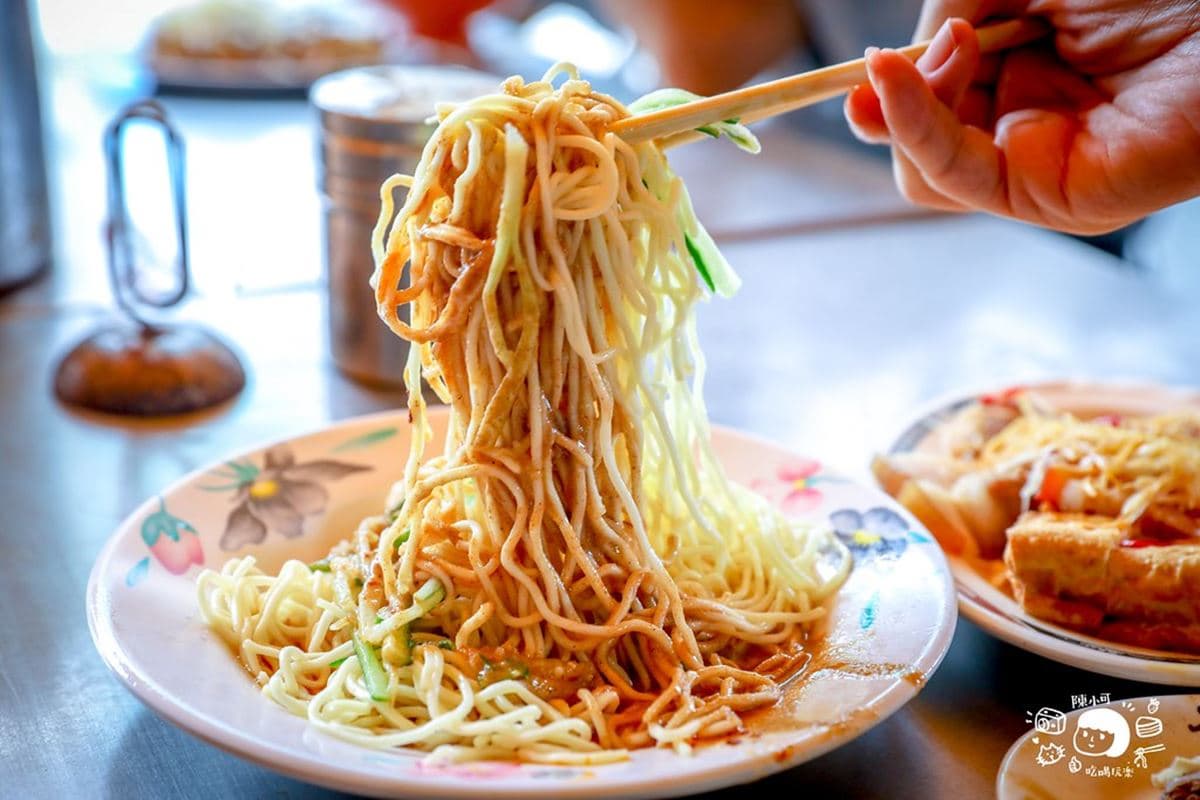 台北小資最愛午餐!銅板價「無名涼麵」大熱天排隊也要吃,內行1次狂掃10盒 台北小資最愛午餐!銅板價「無名涼麵」大熱天排隊也要吃,內行1次狂掃10盒