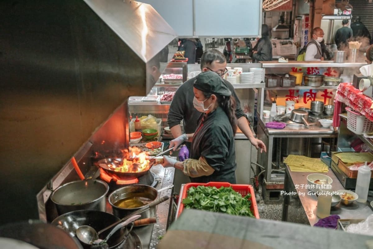 網推「台北最強炒牛肉」!隱身夜市在地飄香80年,牛雜湯免費續湯喝到飽 網推「台北最強炒牛肉」!隱身夜市在地飄香80年,牛雜湯免費續湯喝到飽