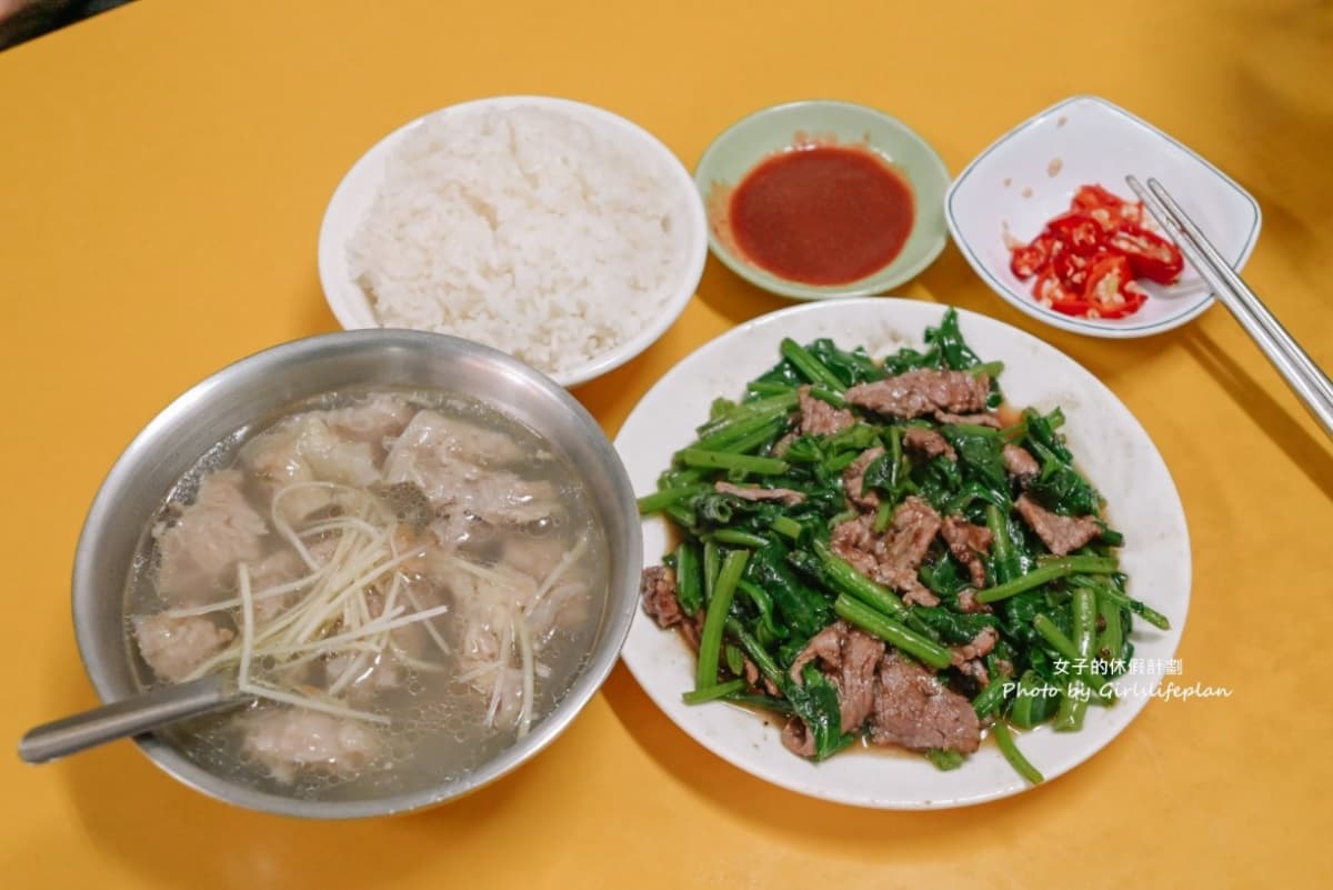 網推「台北最強炒牛肉」!隱身夜市在地飄香80年,牛雜湯免費續湯喝到飽 網推「台北最強炒牛肉」!隱身夜市在地飄香80年,牛雜湯免費續湯喝到飽