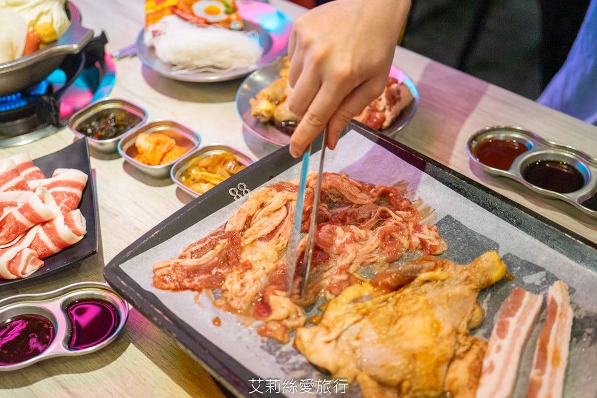 新北高CP值吃到飽!369元爽嗑韓式烤肉+火鍋,免服務費、好評超過1.2萬則 新北高CP值吃到飽!369元爽嗑韓式烤肉+火鍋,免服務費、好評超過1.2萬則