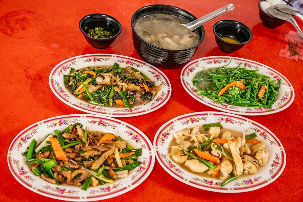 4菜1湯僅600元!苗栗「高CP值客家菜」藏在這,阿嬤祕醬炒山豬肉超下飯 4菜1湯僅600元!苗栗「高CP值客家菜」藏在這,阿嬤祕醬炒山豬肉超下飯