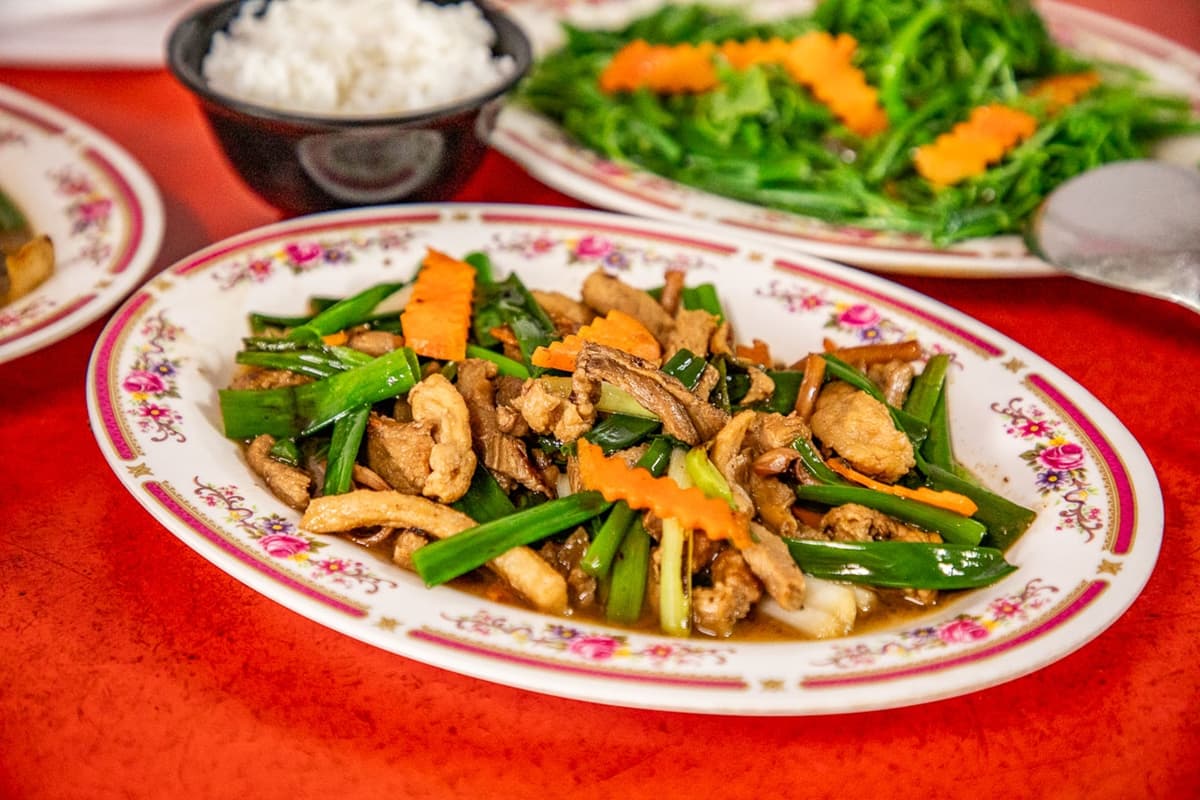 4菜1湯僅600元!苗栗「高CP值客家菜」藏在這,阿嬤祕醬炒山豬肉超下飯 4菜1湯僅600元!苗栗「高CP值客家菜」藏在這,阿嬤祕醬炒山豬肉超下飯