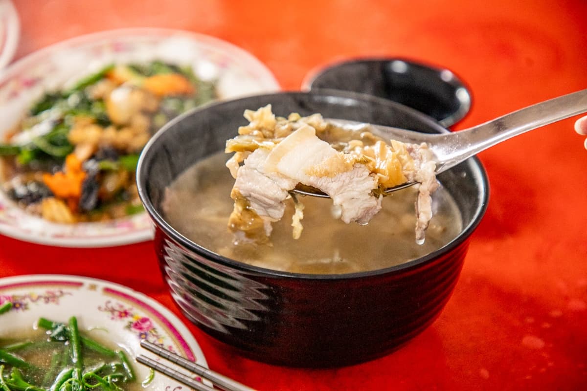 4菜1湯僅600元!苗栗「高CP值客家菜」藏在這,阿嬤祕醬炒山豬肉超下飯 4菜1湯僅600元!苗栗「高CP值客家菜」藏在這,阿嬤祕醬炒山豬肉超下飯