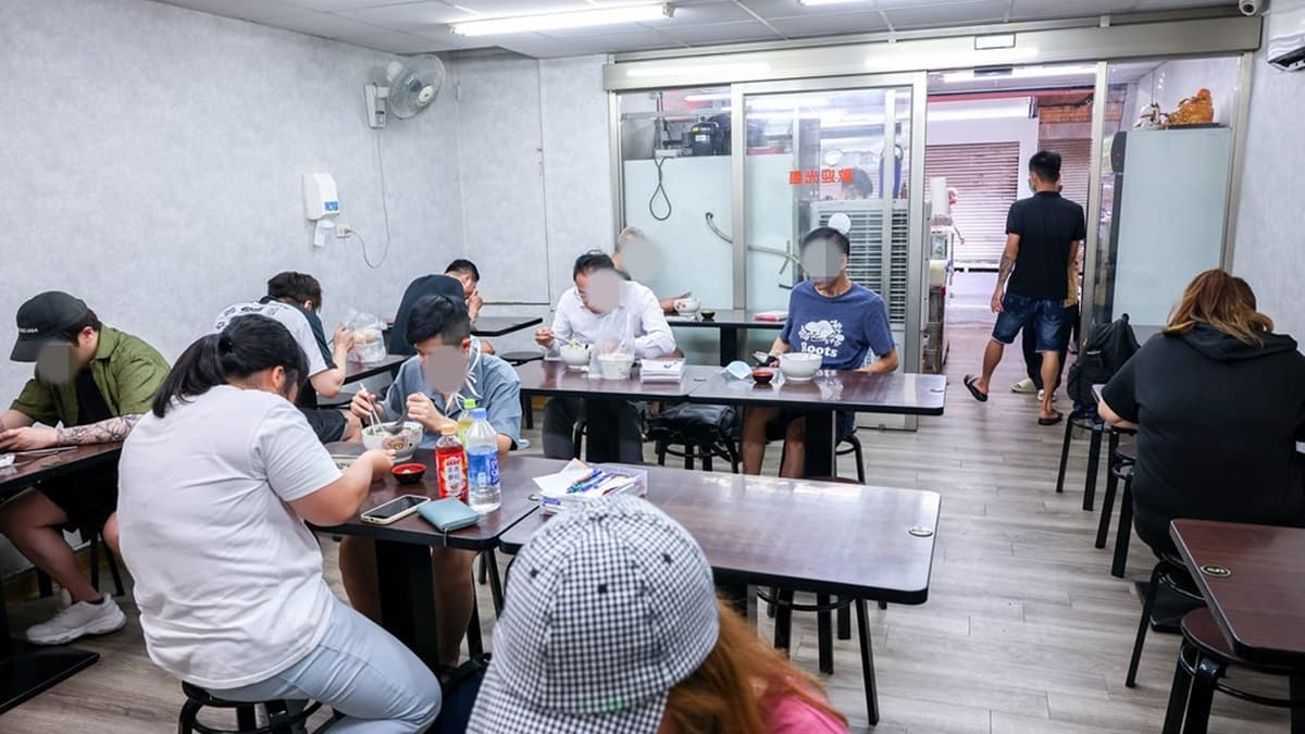 板橋人激推越南料理!IG暴紅「爆量牛肉河粉」藏在這,搭涼拌青木瓜酸爽唰嘴 板橋人激推越南料理!IG暴紅「爆量牛肉河粉」藏在這,搭涼拌青木瓜酸爽唰嘴